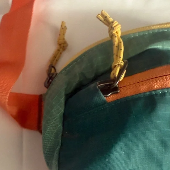 Patagonia Green Waist Pack with Orange Strap - Picture 3 of 6